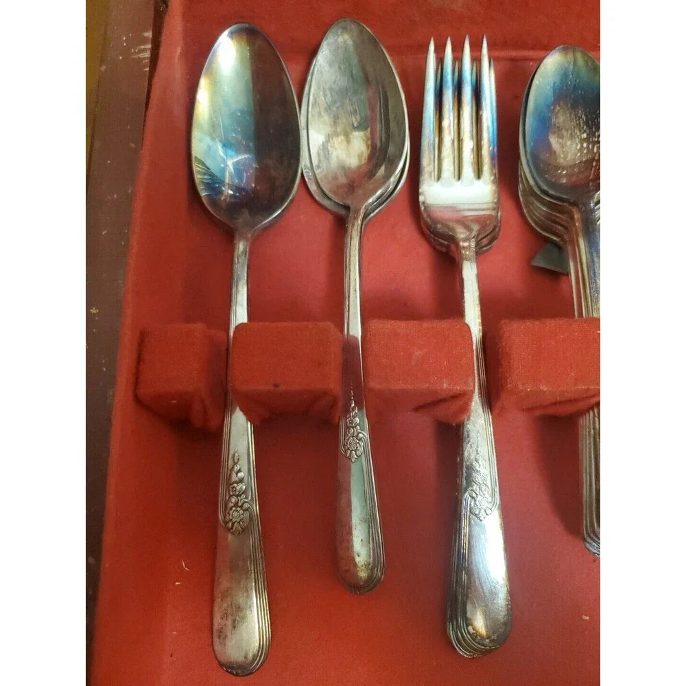 Holmes & Edwards Inlaid 53 Piece Flatware Silver Plate Set Chest YOUTH Vintage